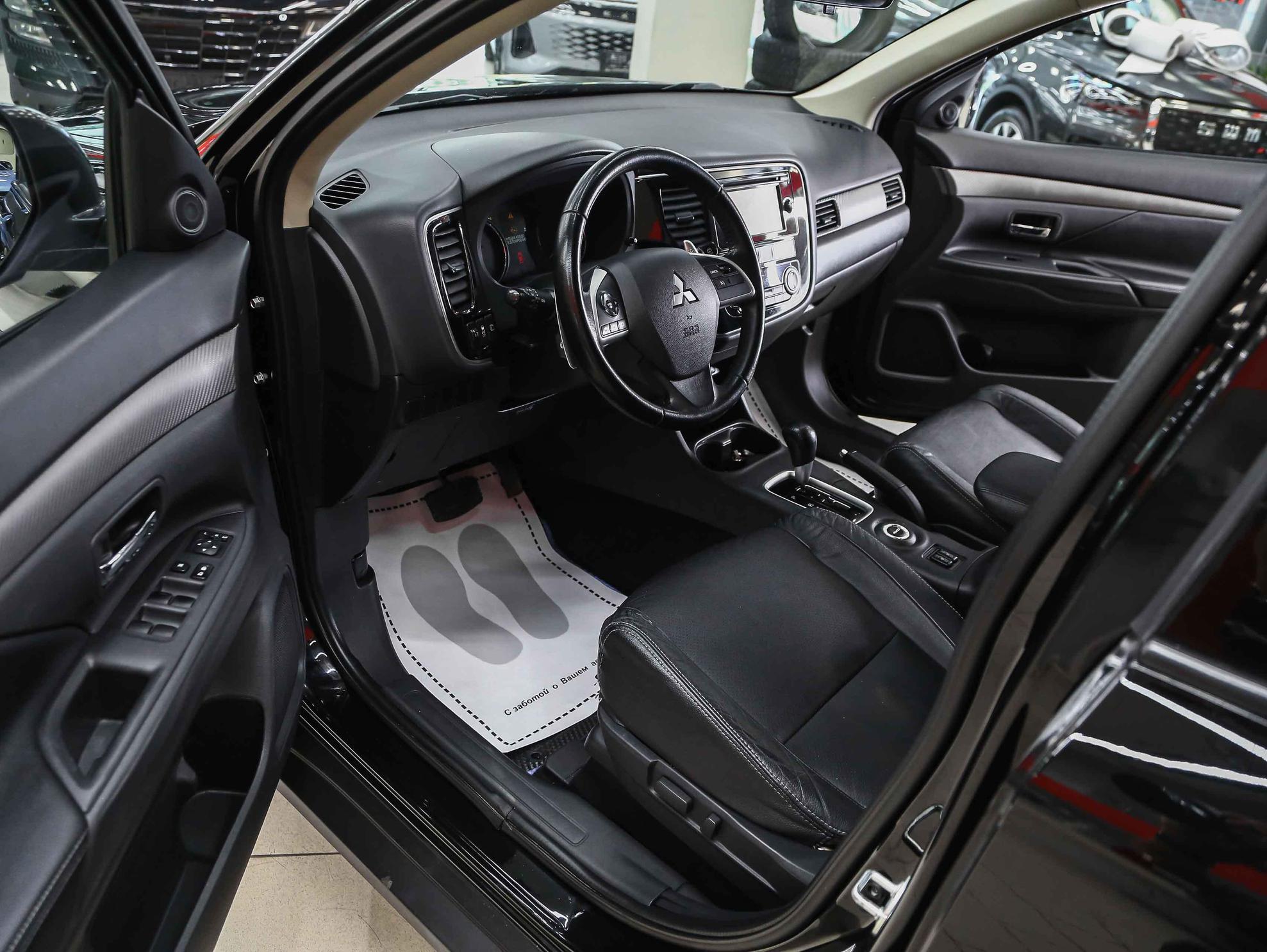 Mitsubishi Outlander 2014, черный, ДЦ Орехово