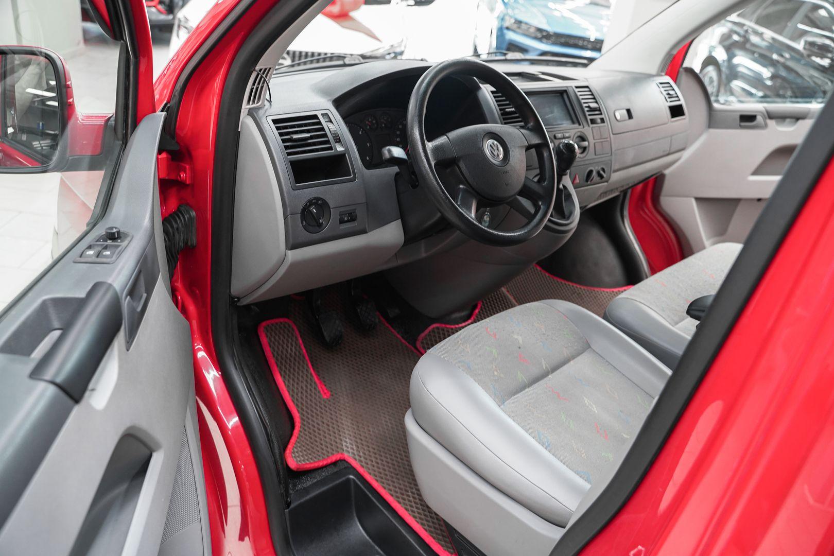 Volkswagen Transporter 2008, красный, ДЦ Орехово