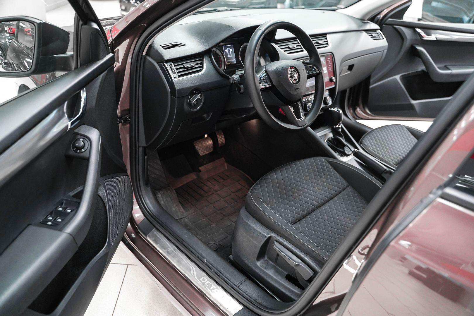 Skoda Octavia 2017, коричневый, ДЦ Орехово