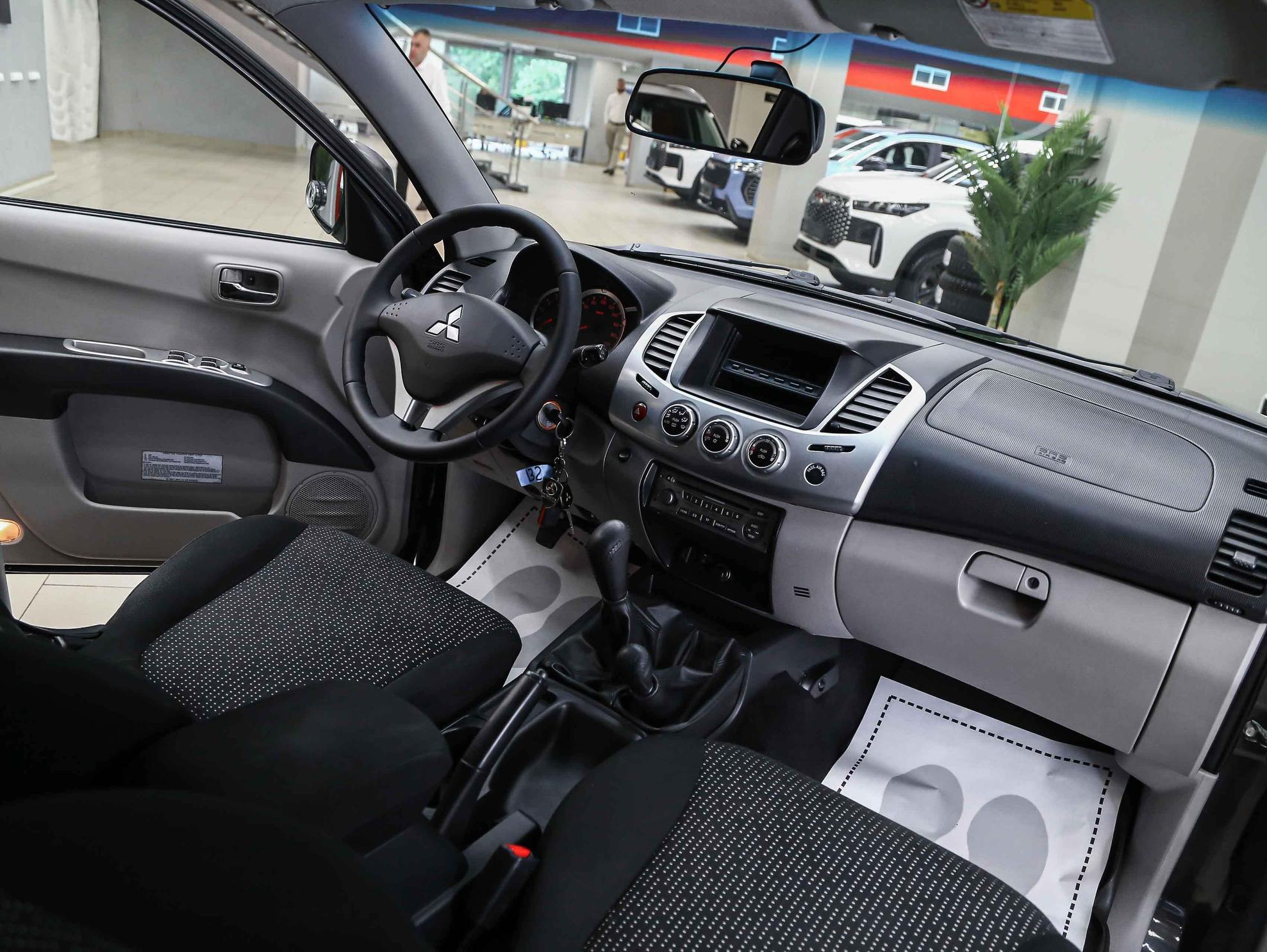 Mitsubishi L200 2011, черный, ДЦ Орехово