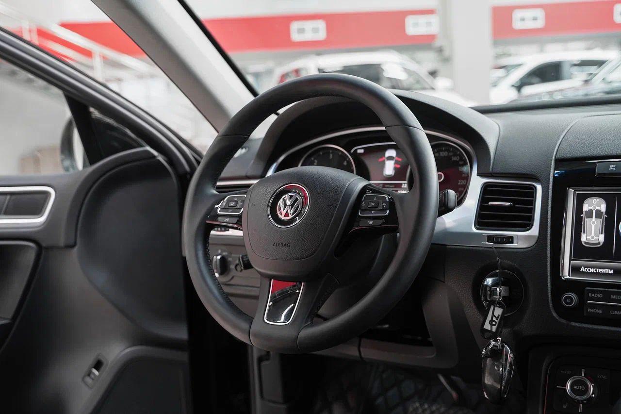 Volkswagen Touareg 2011, черный, ДЦ Орехово