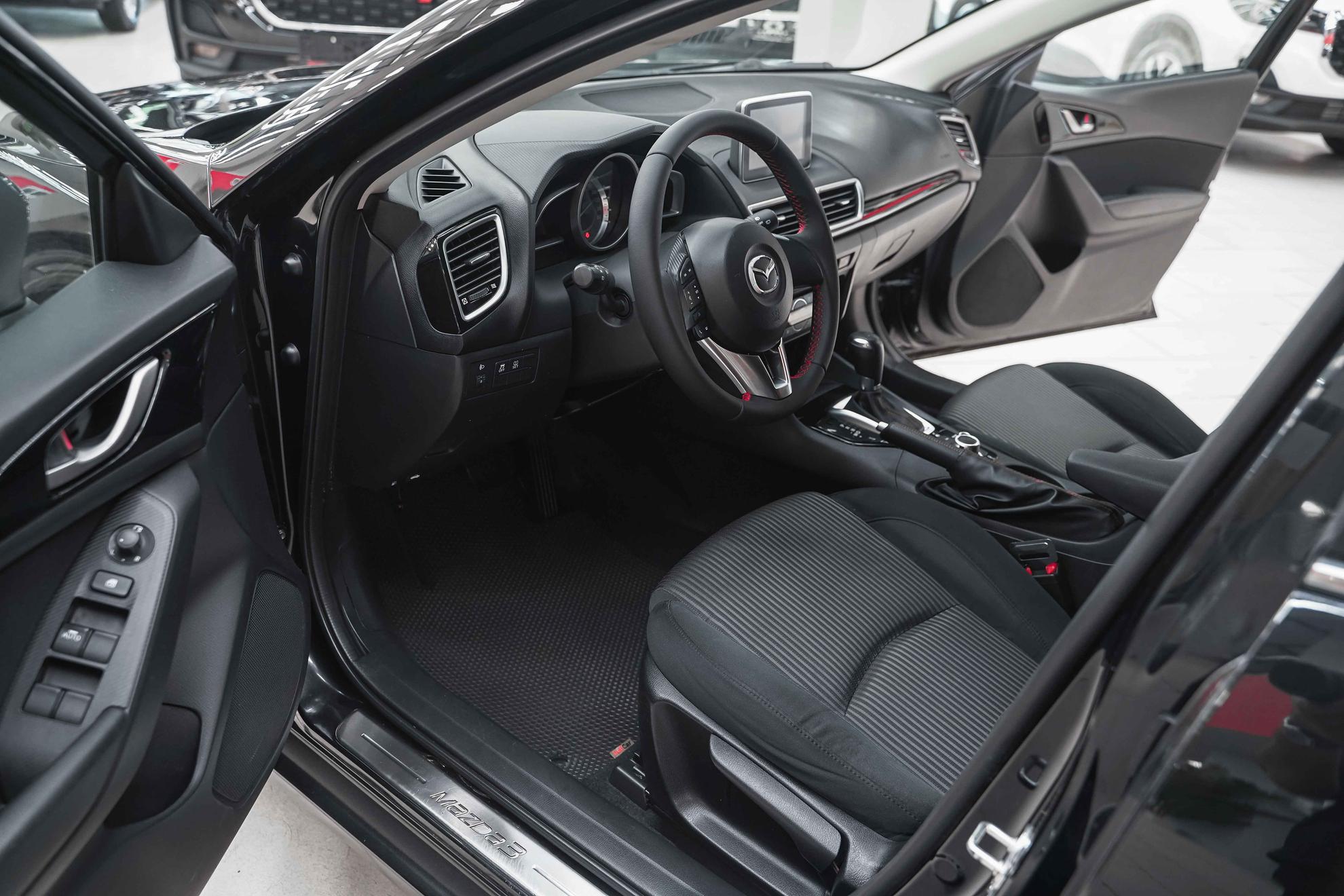 Mazda 3 2013, черный, ДЦ Орехово