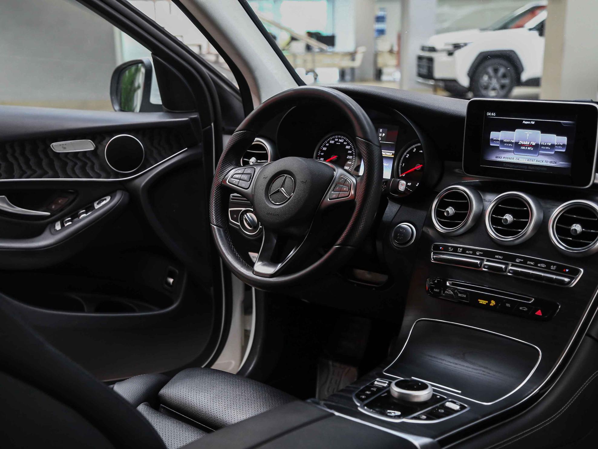 Mercedes-Benz GLC 2019, белый, ДЦ Орехово