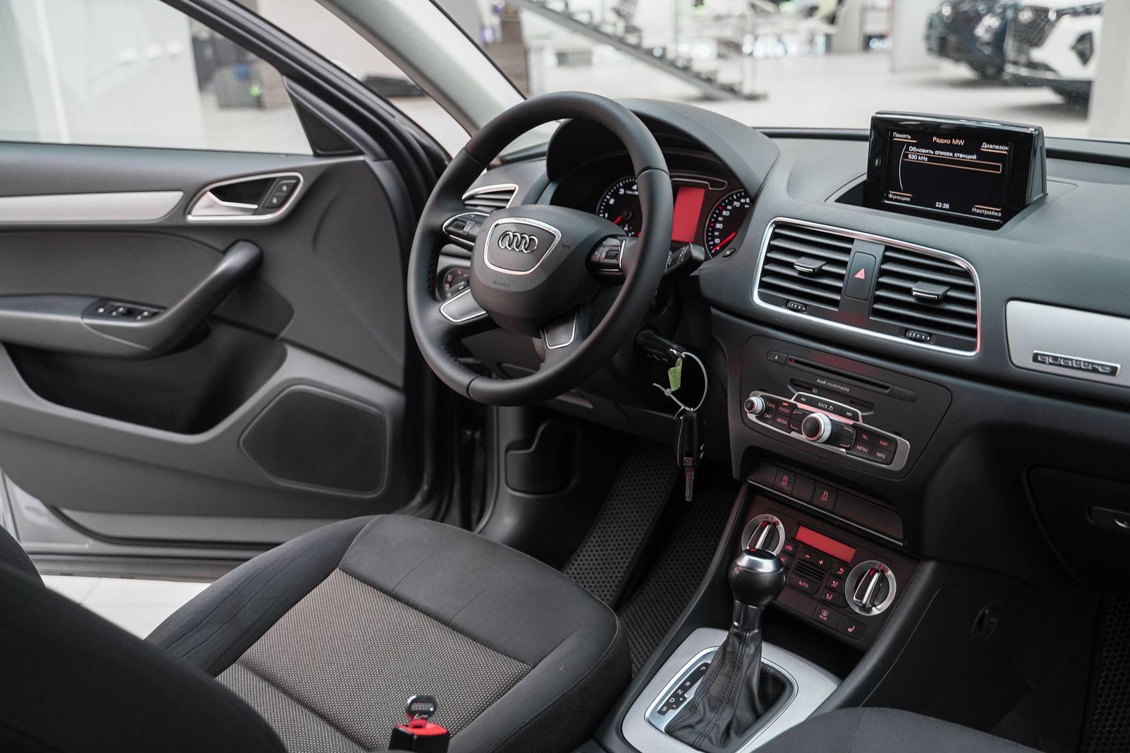 Audi Q3 2013, серый, ДЦ Орехово