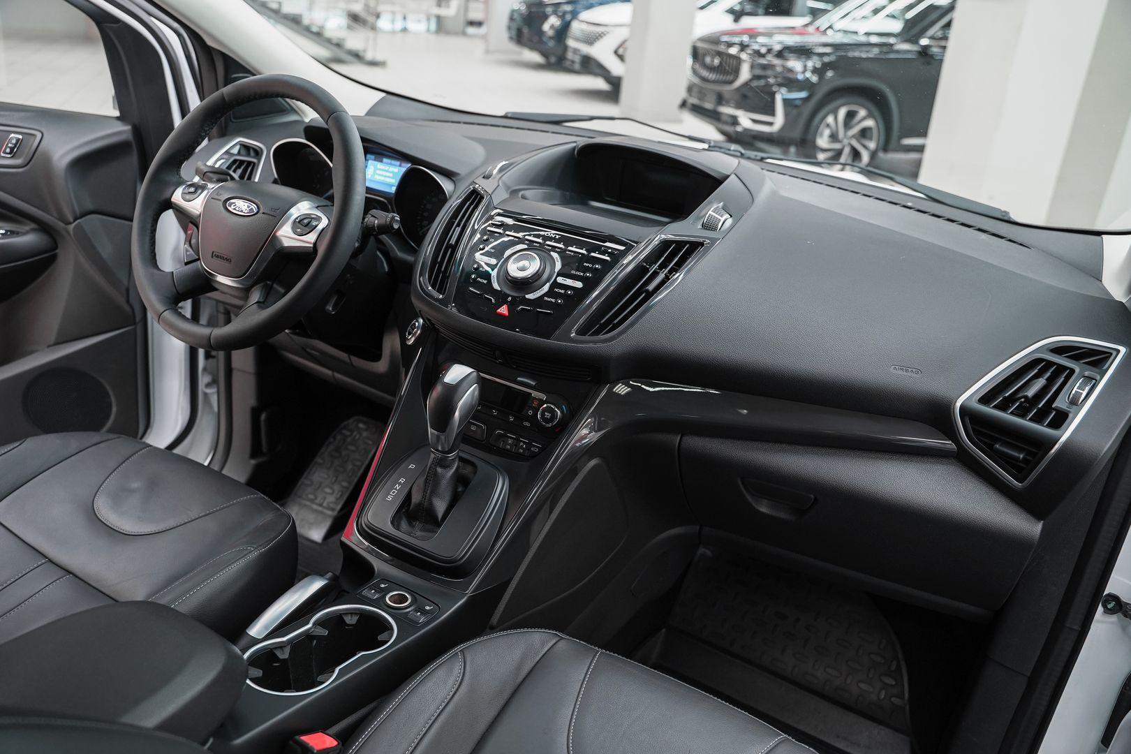 Ford Kuga 2014, белый, ДЦ Орехово