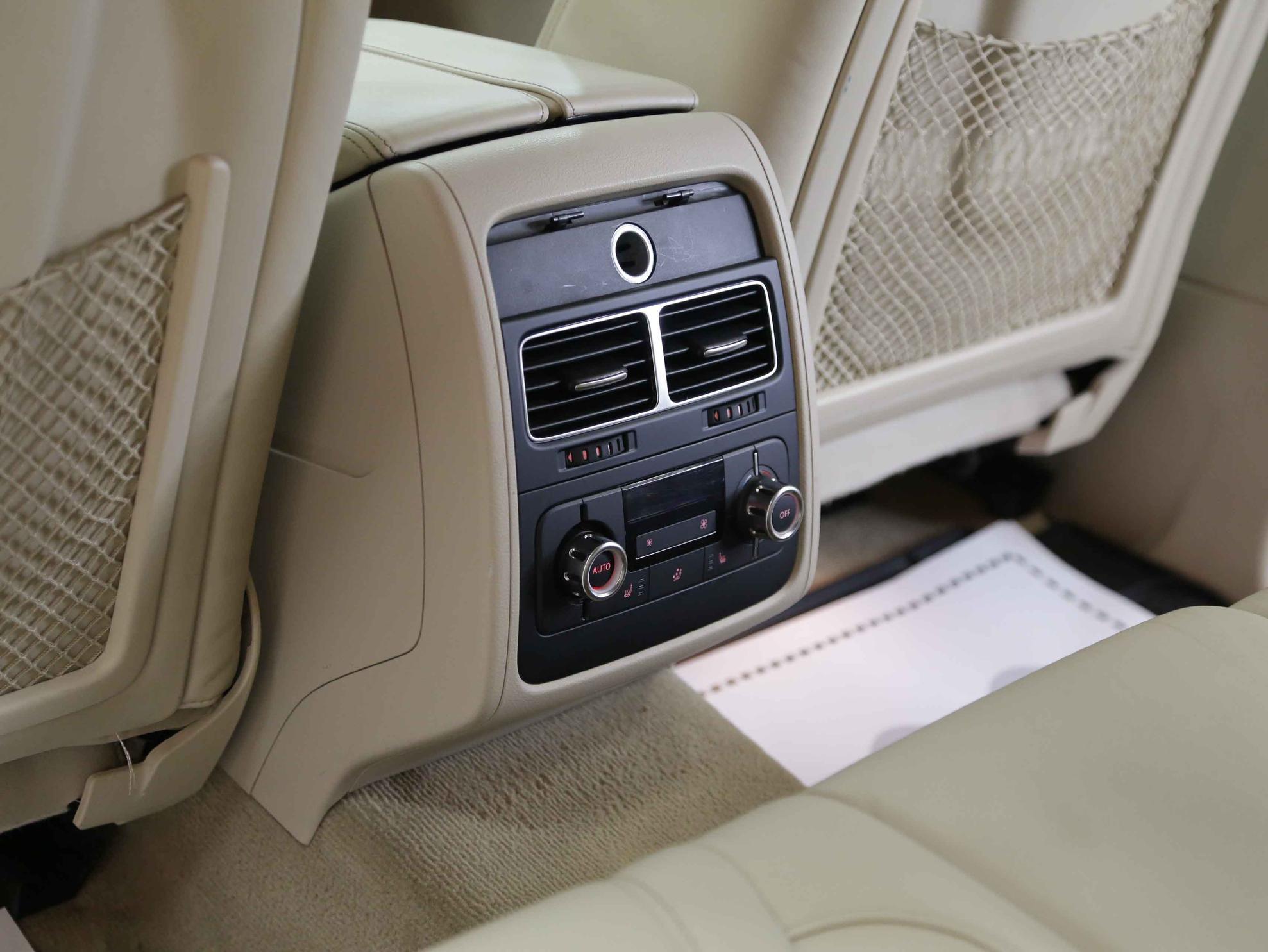 Volkswagen Touareg 2011, белый, ДЦ Орехово