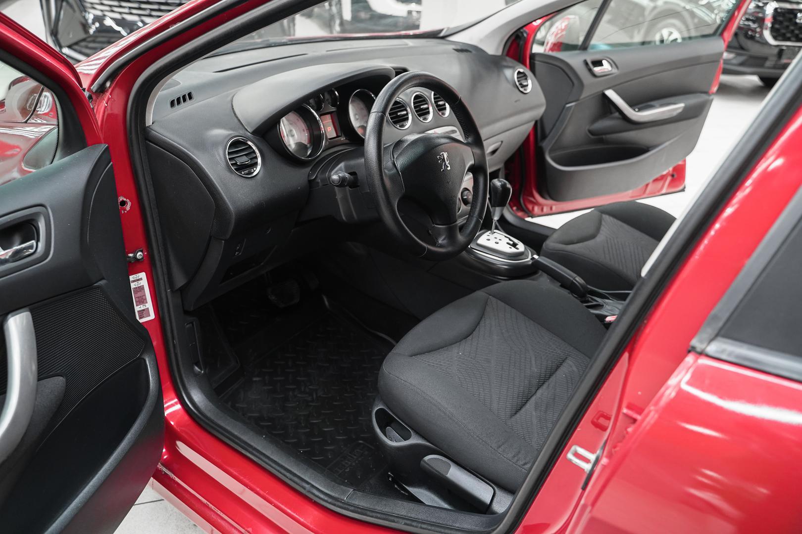 Peugeot 308 2008, красный, ДЦ Орехово