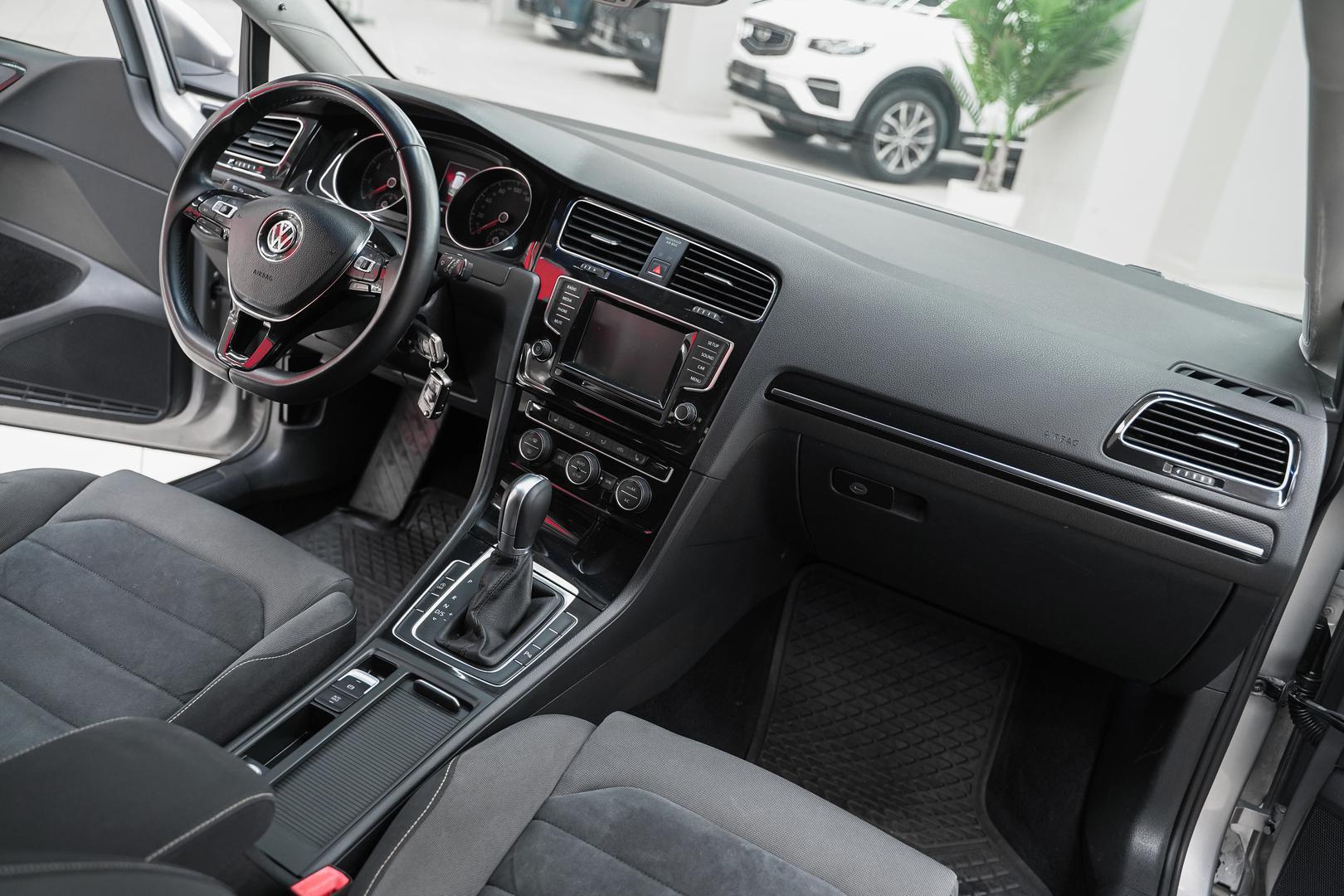 Volkswagen Golf 2014, серый, ДЦ Орехово