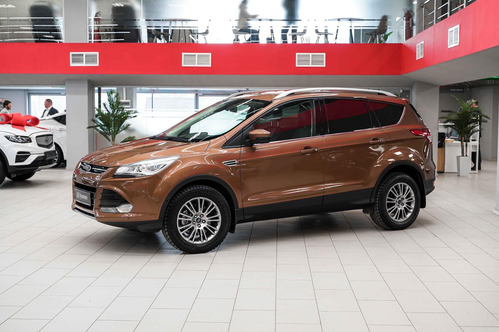 Ford Kuga 2013, золотой, ДЦ Орехово