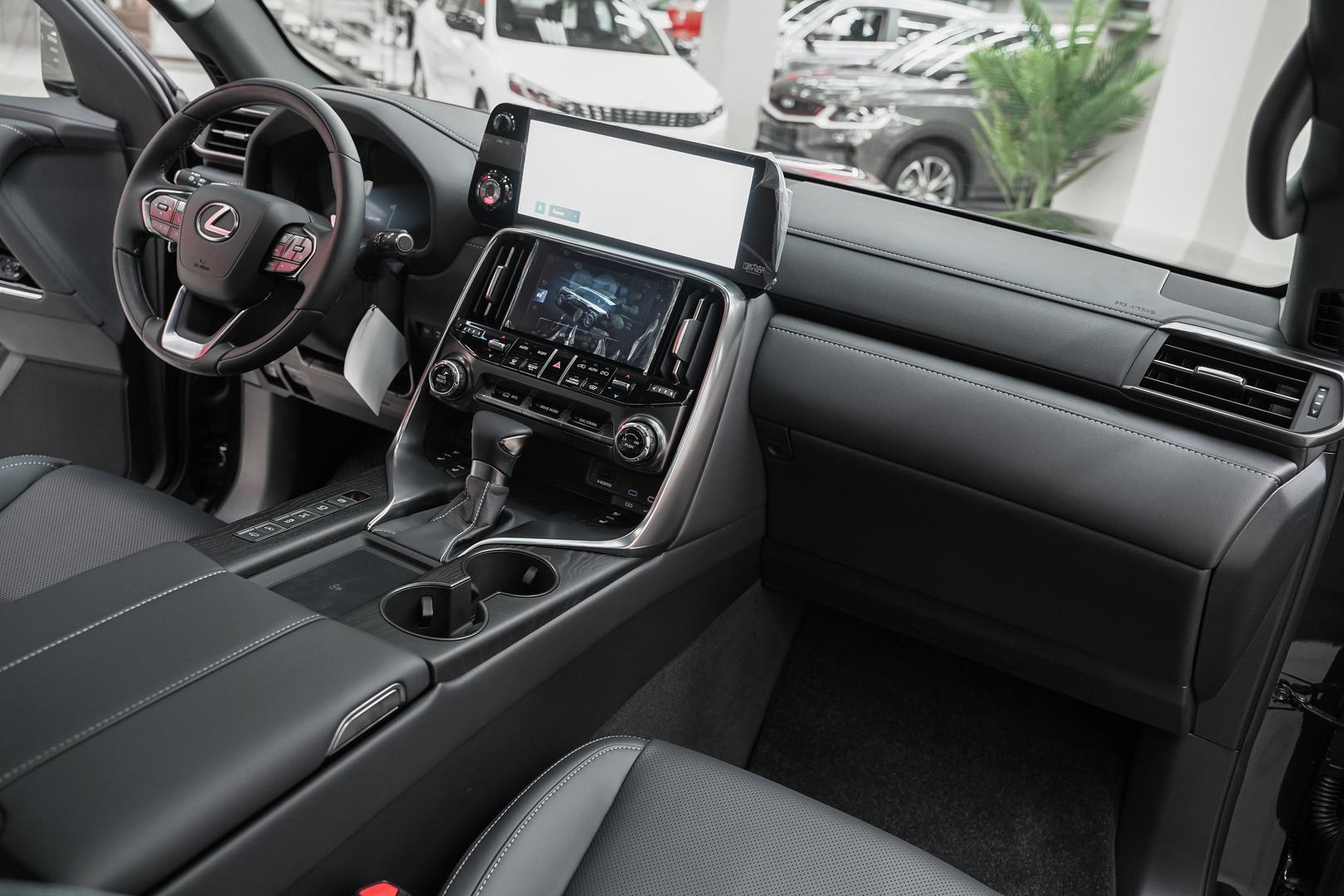 Lexus LX 2025, черный, ДЦ Орехово