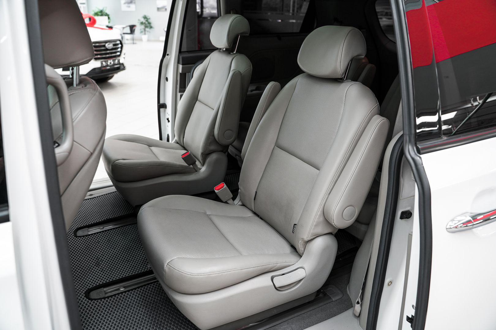 Kia Carnival 2017, белый, ДЦ Орехово