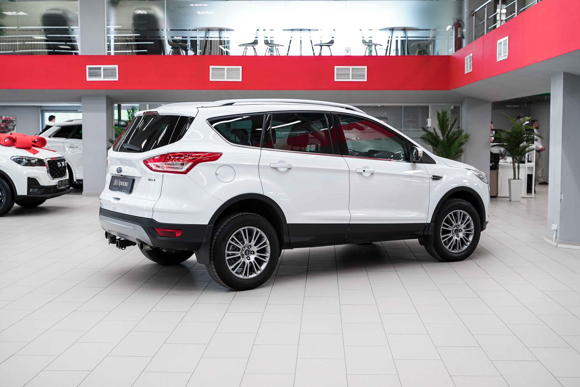Ford Kuga 2013, белый, ДЦ Орехово