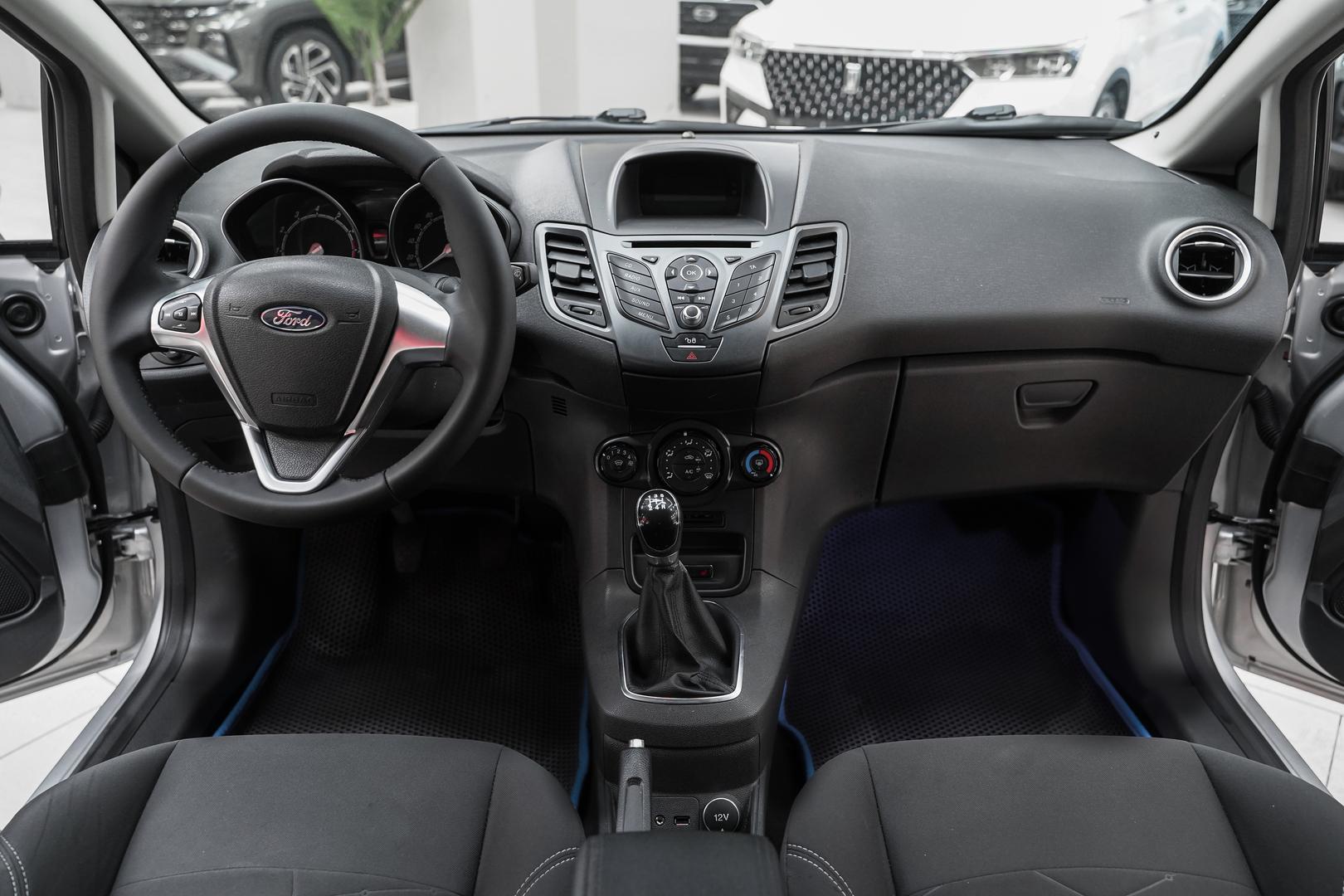 Ford Fiesta 2015, серебряный, ДЦ Орехово
