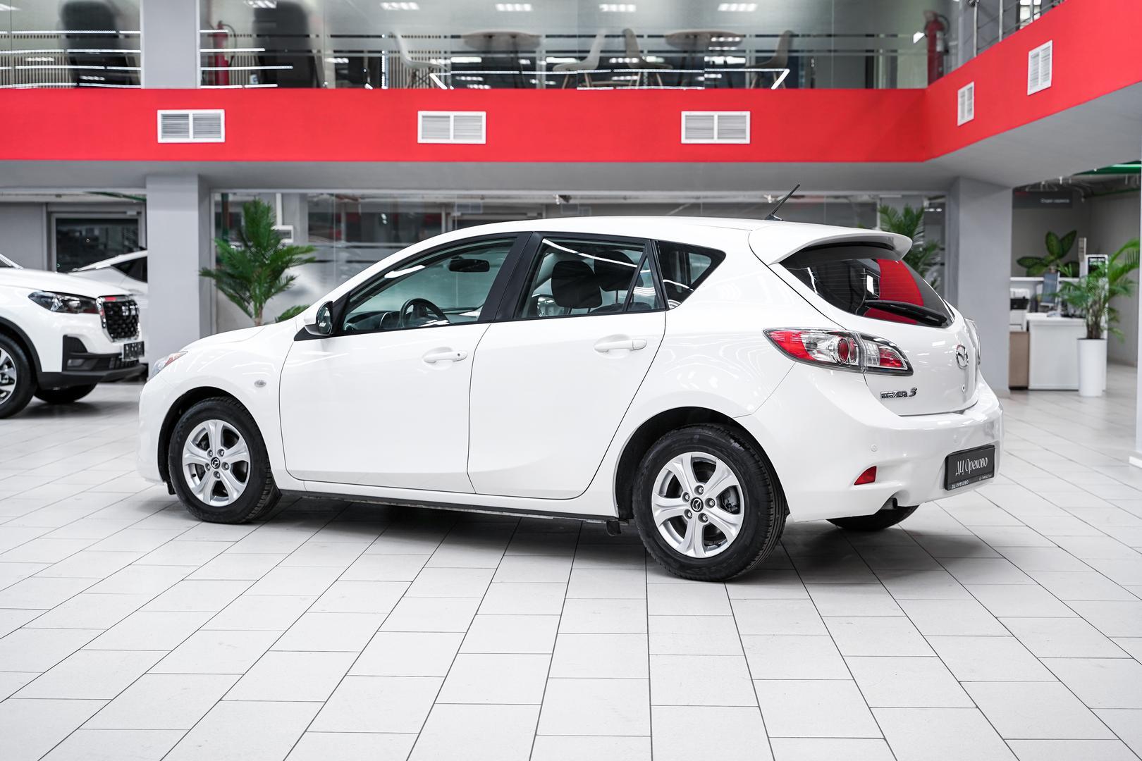 Mazda 3 2013, белый, ДЦ Орехово