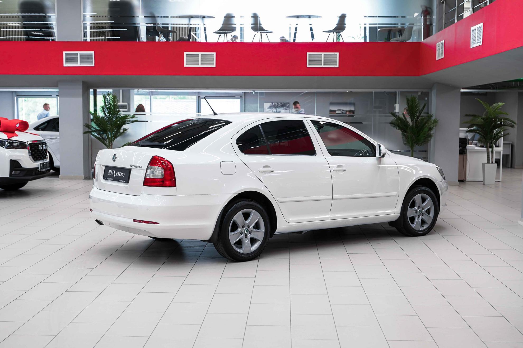Skoda Octavia 2013, белый, ДЦ Орехово