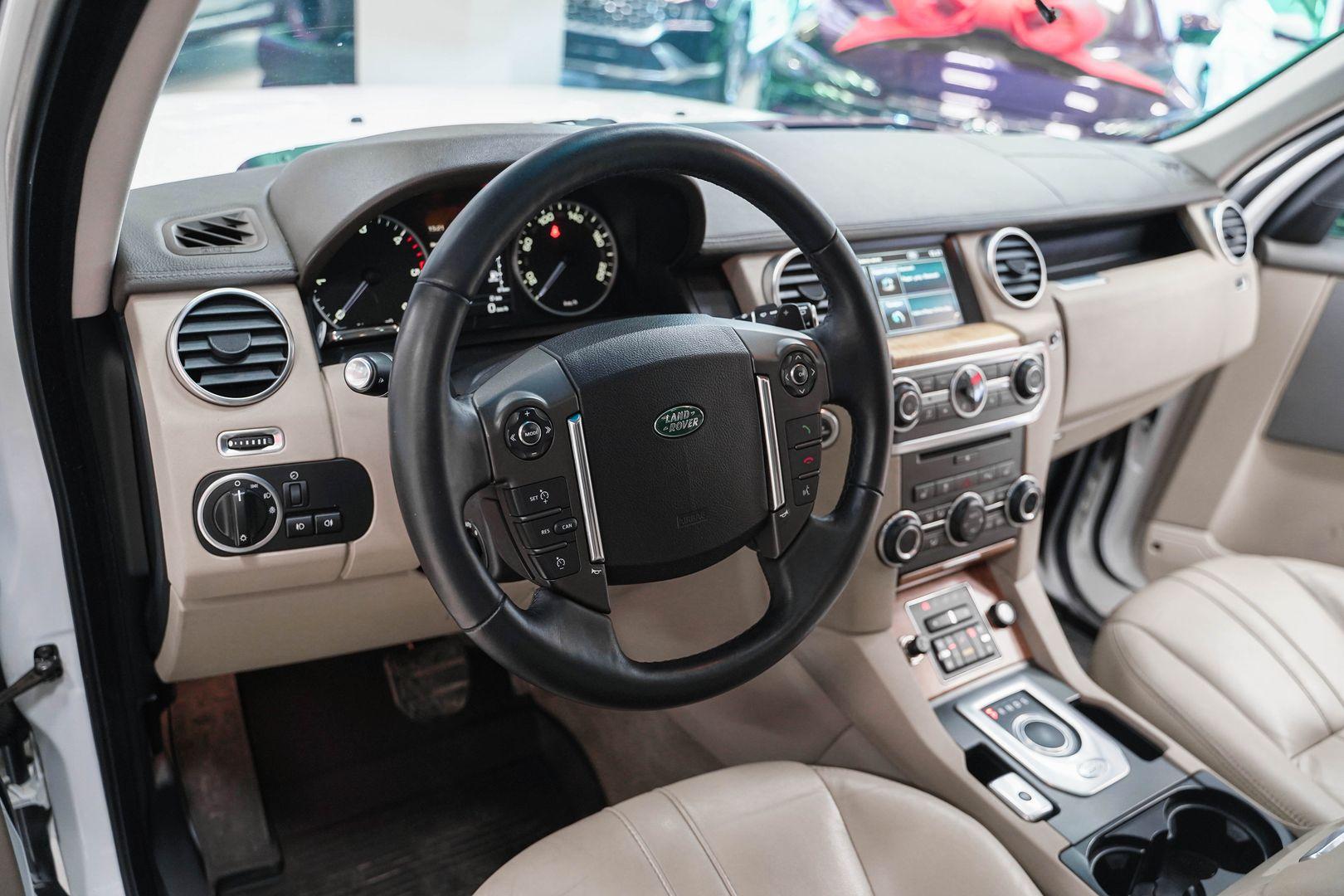 Land Rover Discovery 2013, белый, ДЦ Орехово
