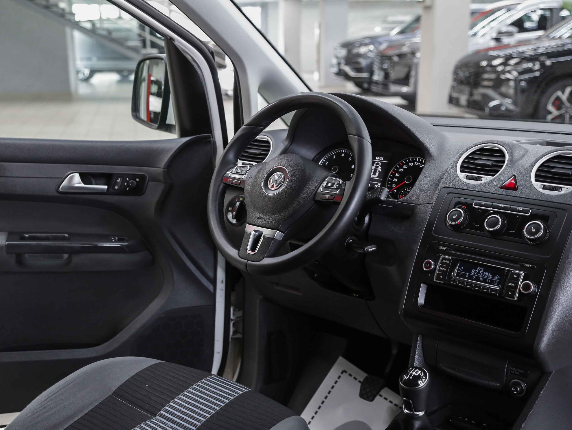 Volkswagen Caddy 2013, белый, ДЦ Орехово