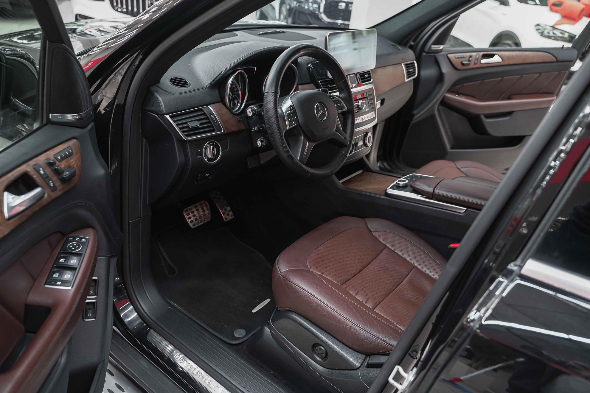 Mercedes-Benz GL-Класс 2015, черный, ДЦ Орехово