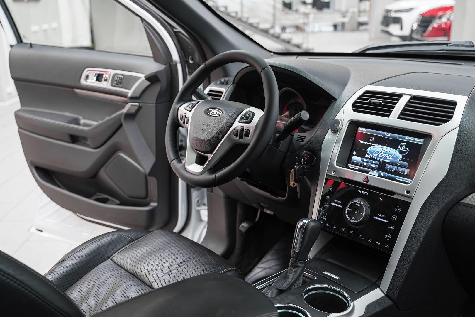 Ford Explorer 2013, белый, ДЦ Орехово