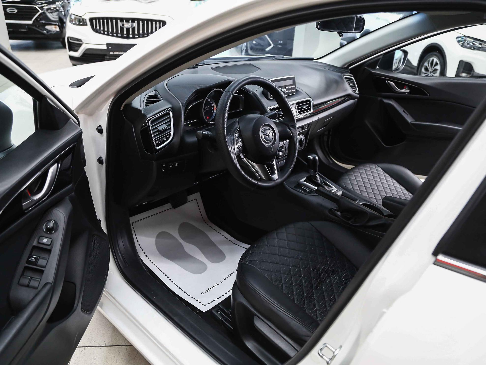 Mazda 3 2014, белый, ДЦ Орехово