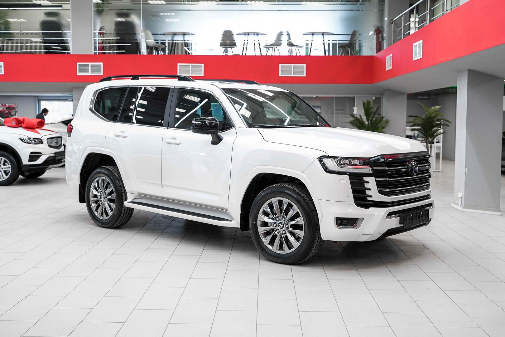 Toyota Land Cruiser 2026, белый, ДЦ Орехово
