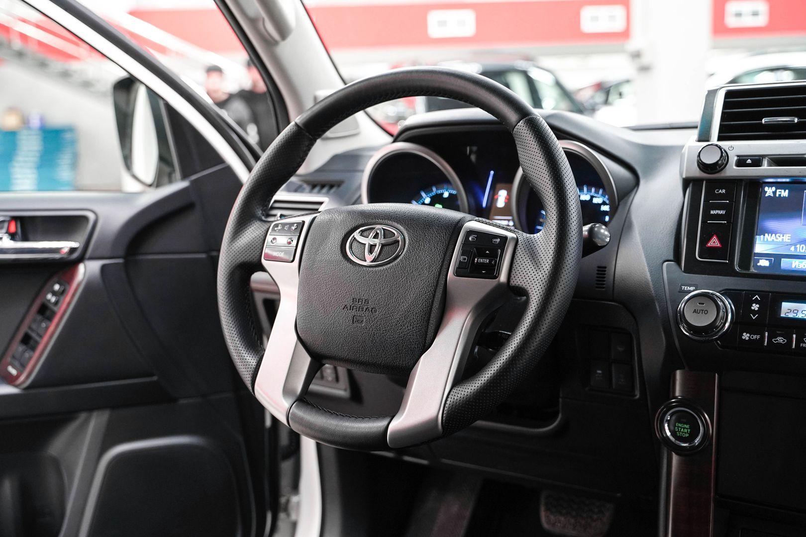 Toyota Land Cruiser Prado 2016, белый, ДЦ Орехово