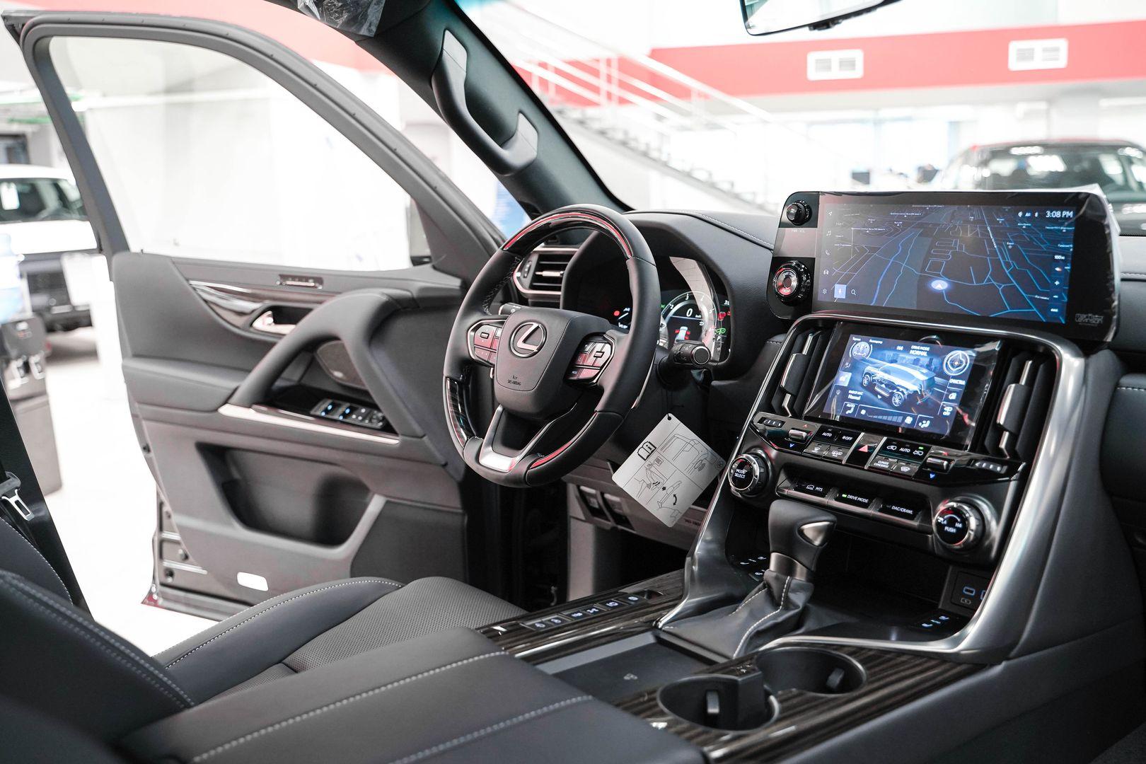 Lexus LX 2024, черный, ДЦ Орехово