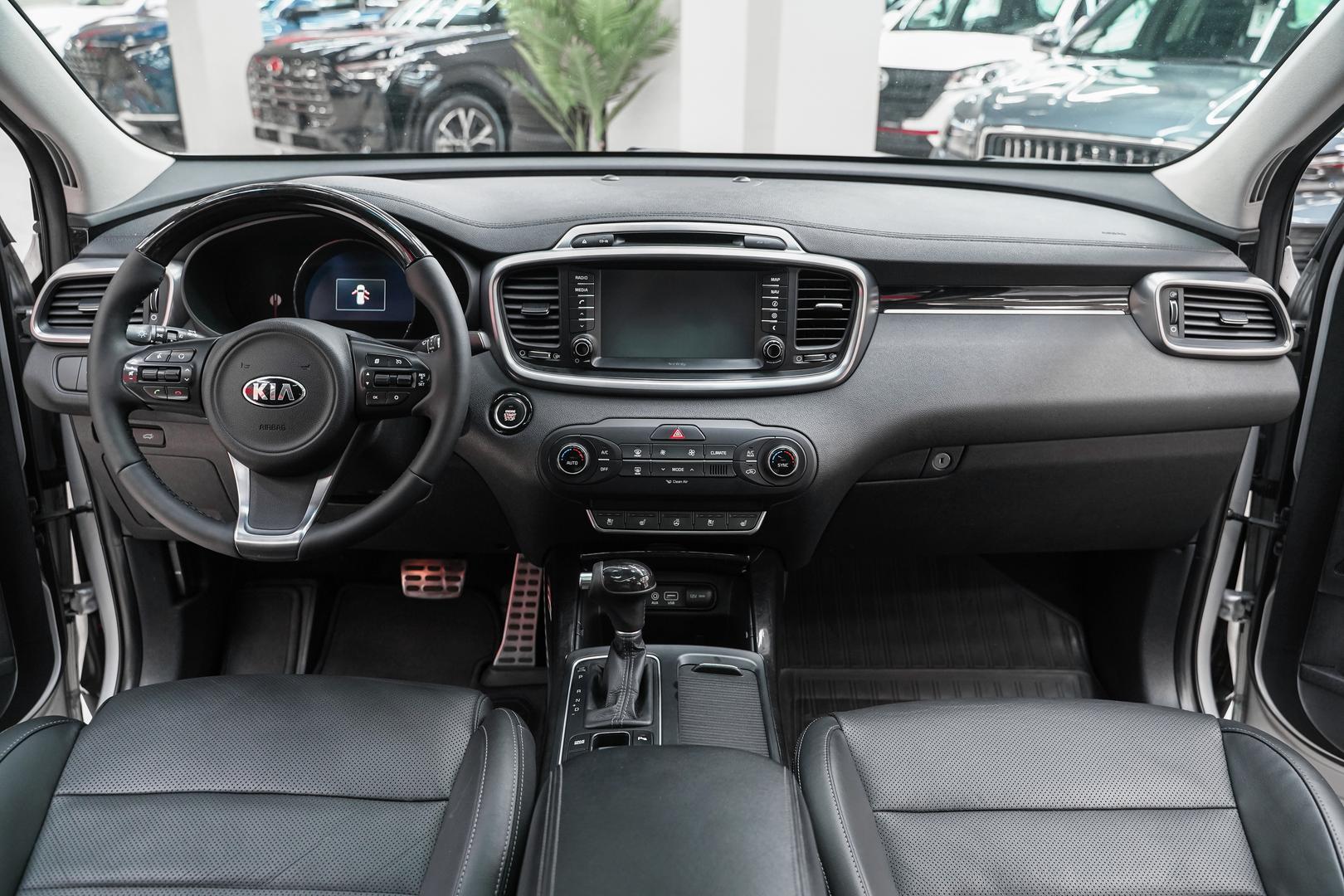 Kia Sorento 2016, серебряный, ДЦ Орехово