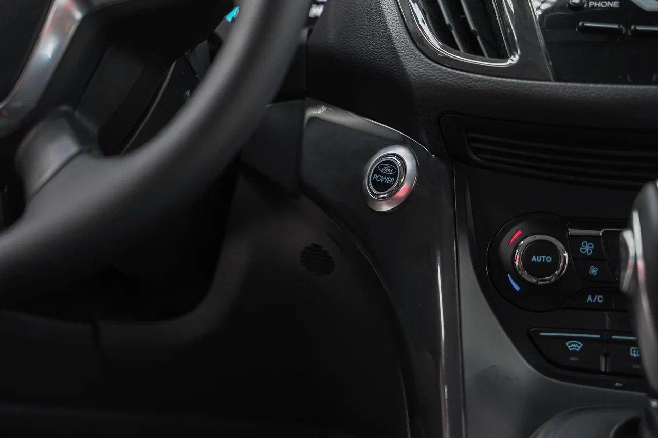 Ford Kuga 2013, серый, ДЦ Орехово
