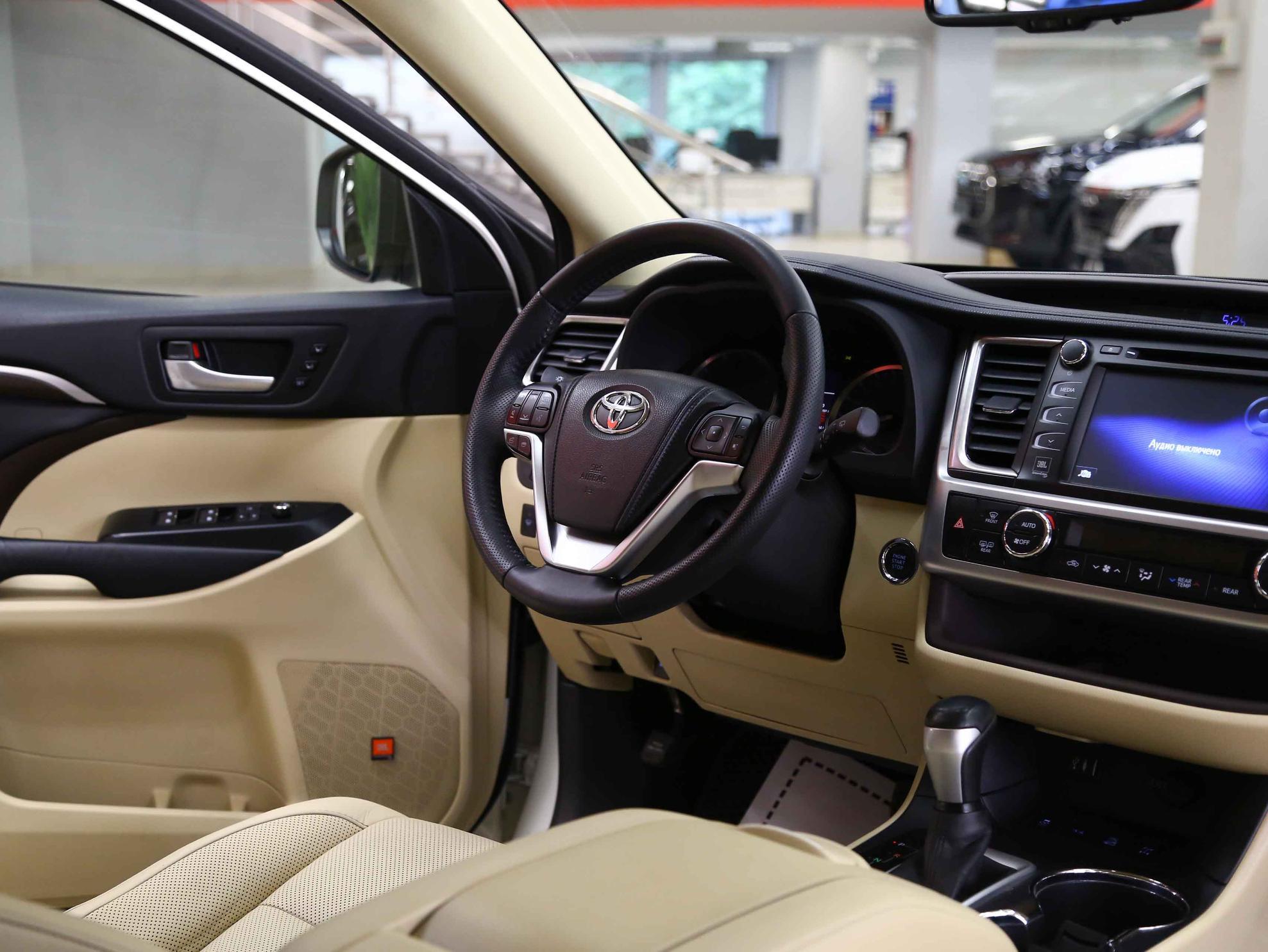 Toyota Highlander 2014, белый, ДЦ Орехово