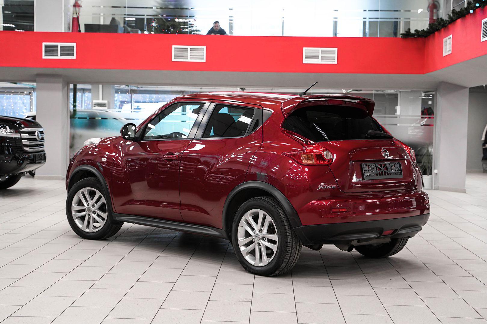 Nissan Juke 2011, красный, ДЦ Орехово