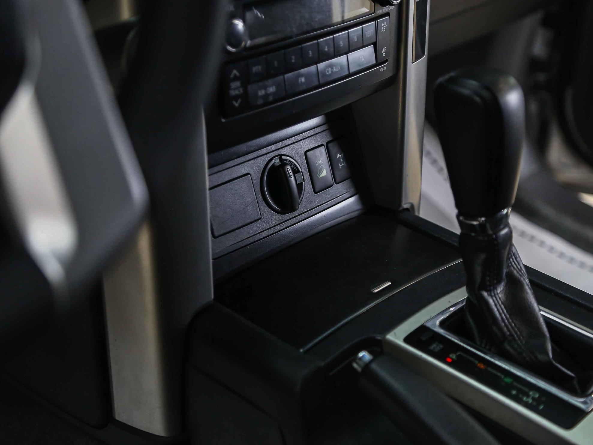 Toyota Land Cruiser Prado 2011, серебряный, ДЦ Орехово