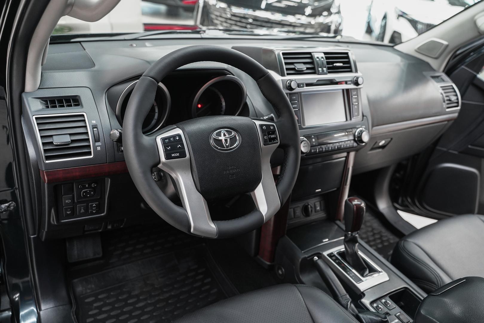 Toyota Land Cruiser Prado 2014, серый, ДЦ Орехово