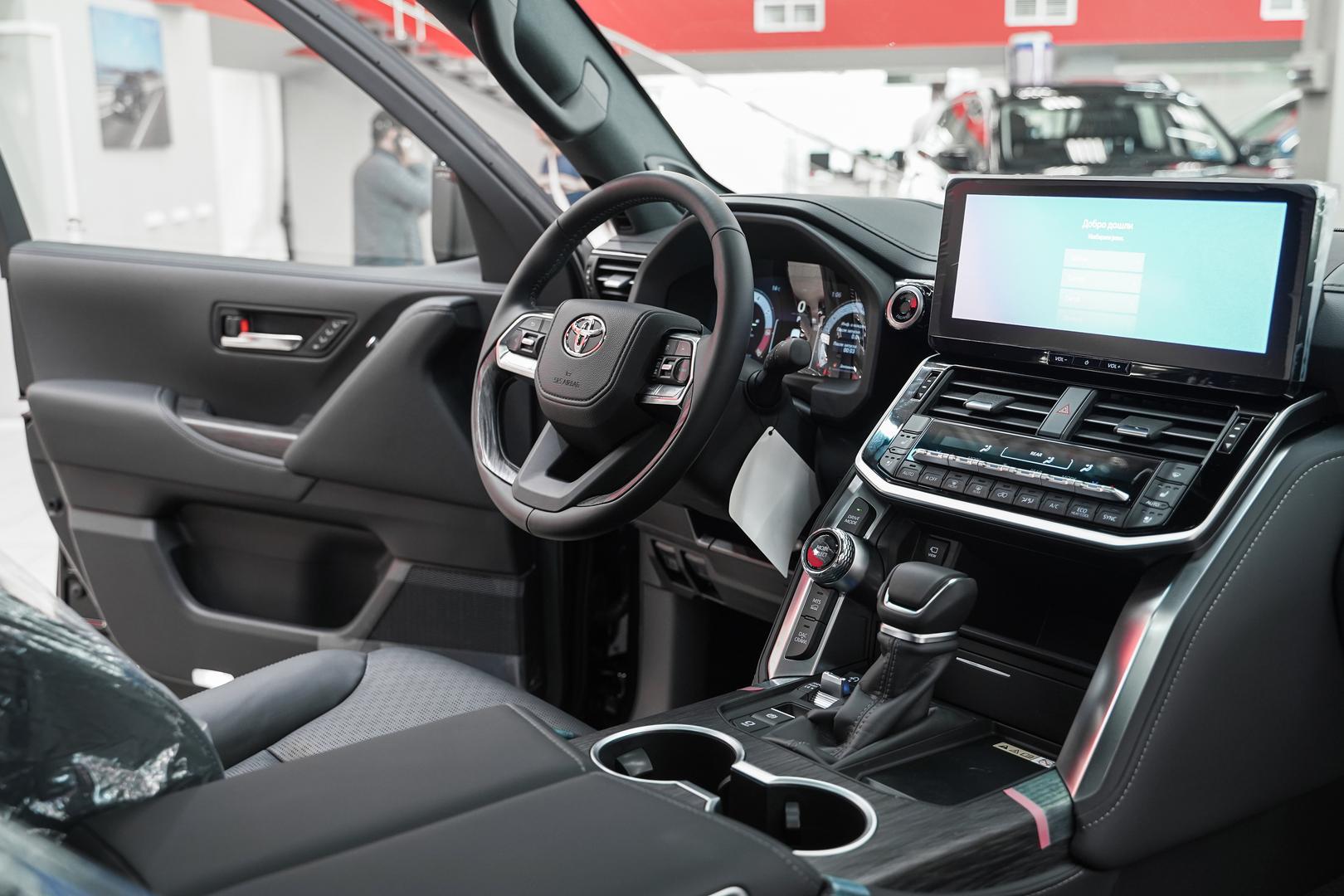 Toyota Land Cruiser 2025, черный, ДЦ Орехово