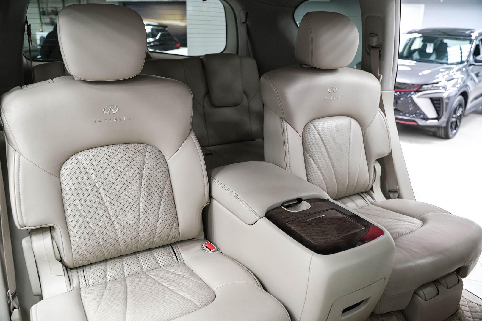 Infiniti QX56 2010, белый, ДЦ Орехово