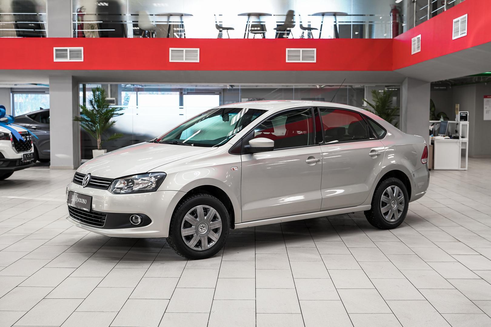 Volkswagen Polo 2010, желтый, ДЦ Орехово