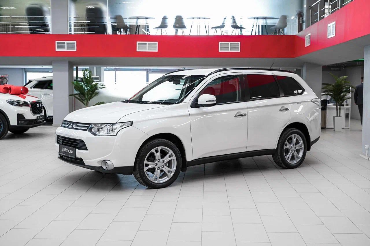 Mitsubishi Outlander 2012, белый, ДЦ Орехово