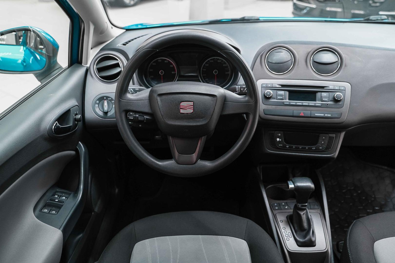 Seat Ibiza 2013, голубой, ДЦ Орехово