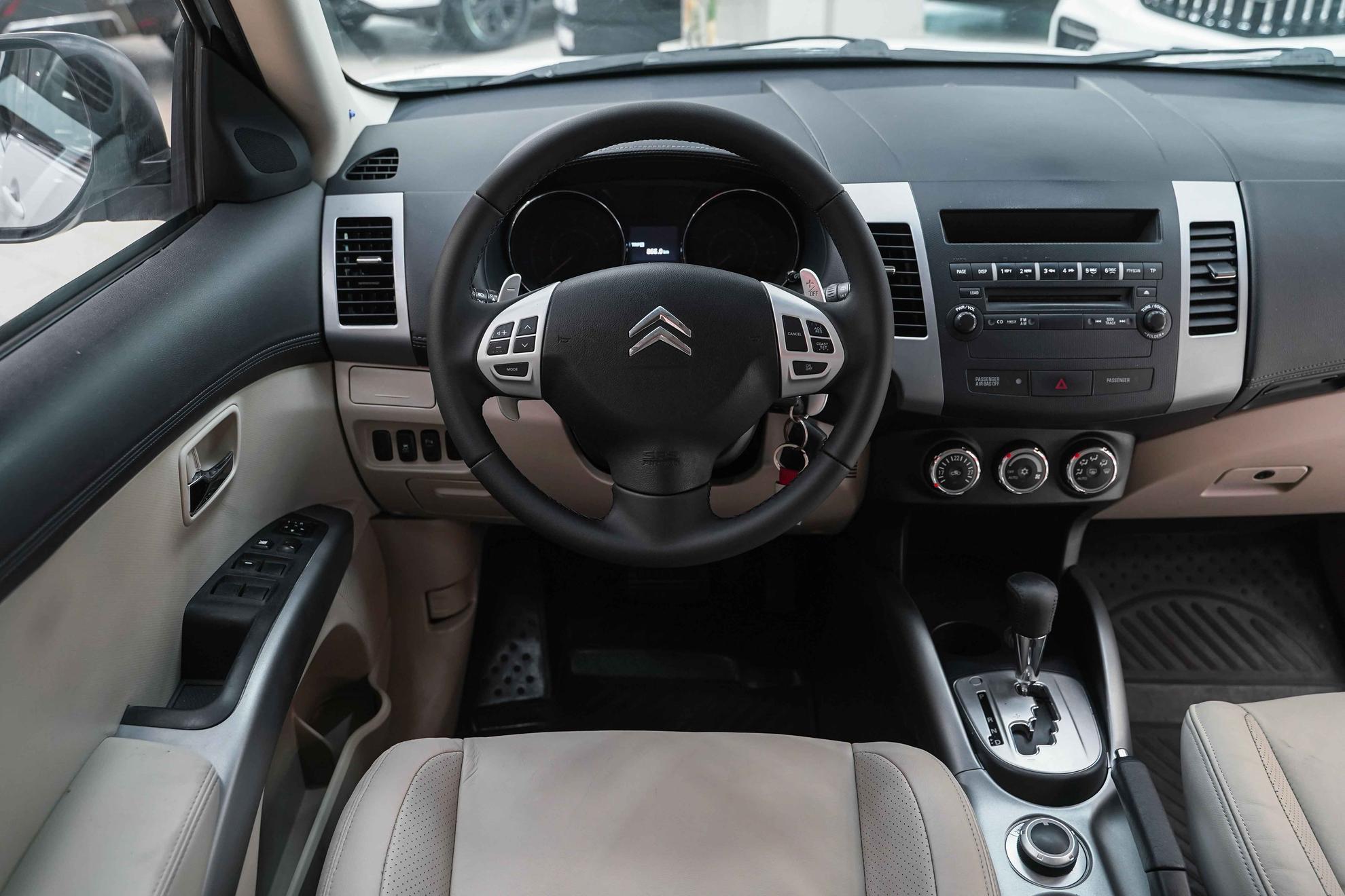 Citroen C-Crosser 2011, белый, ДЦ Орехово