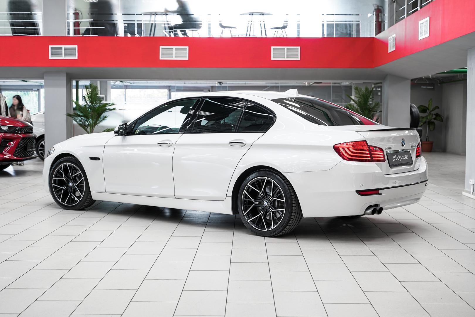 BMW 5 серии 2015, белый, ДЦ Орехово