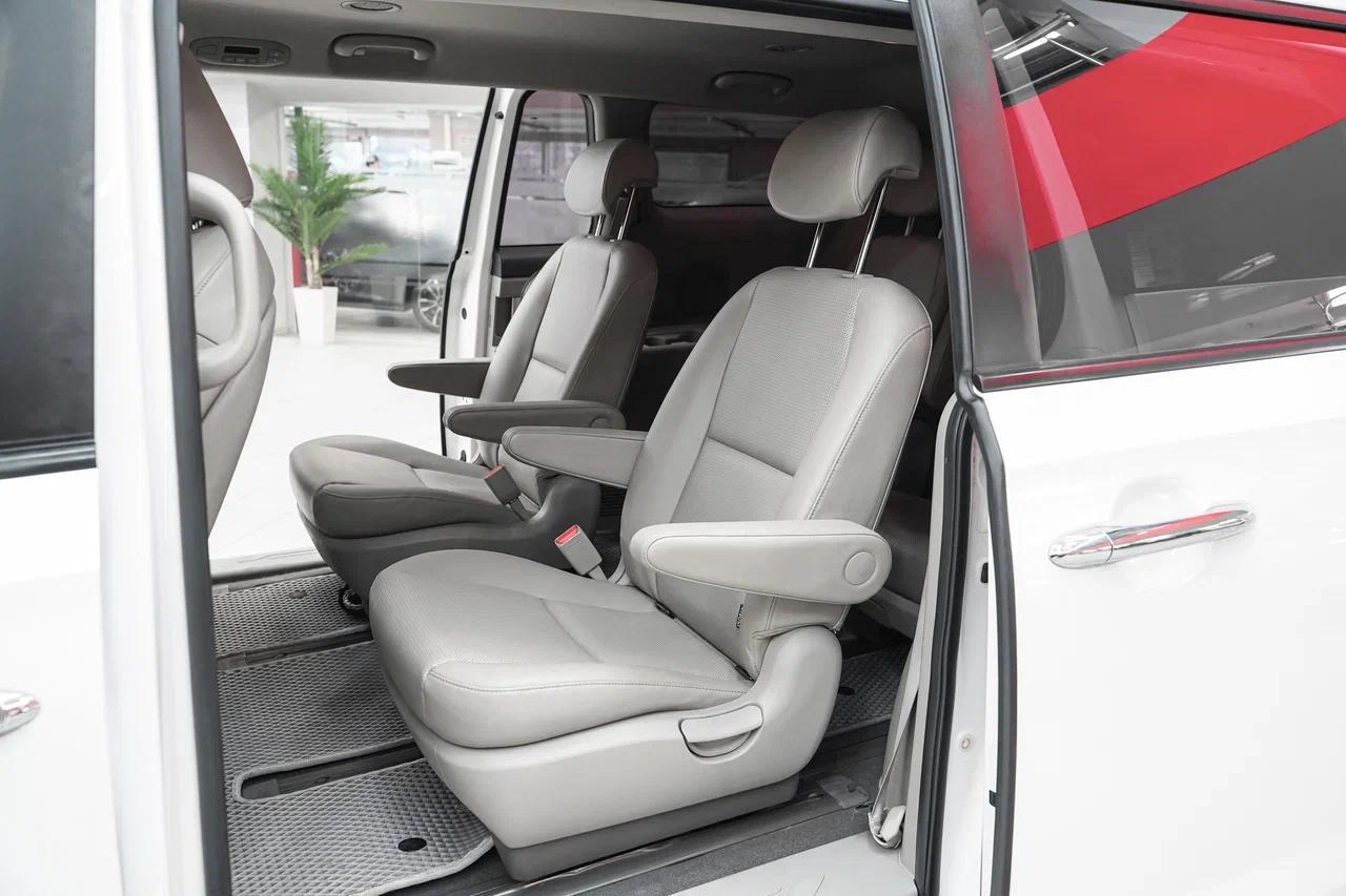 Kia Carnival 2018, белый, ДЦ Орехово