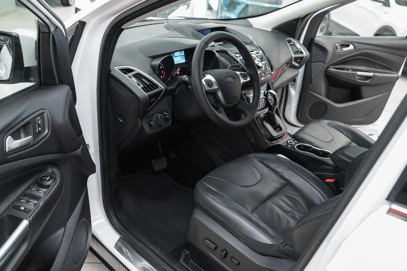 Ford Kuga 2013, белый, ДЦ Орехово