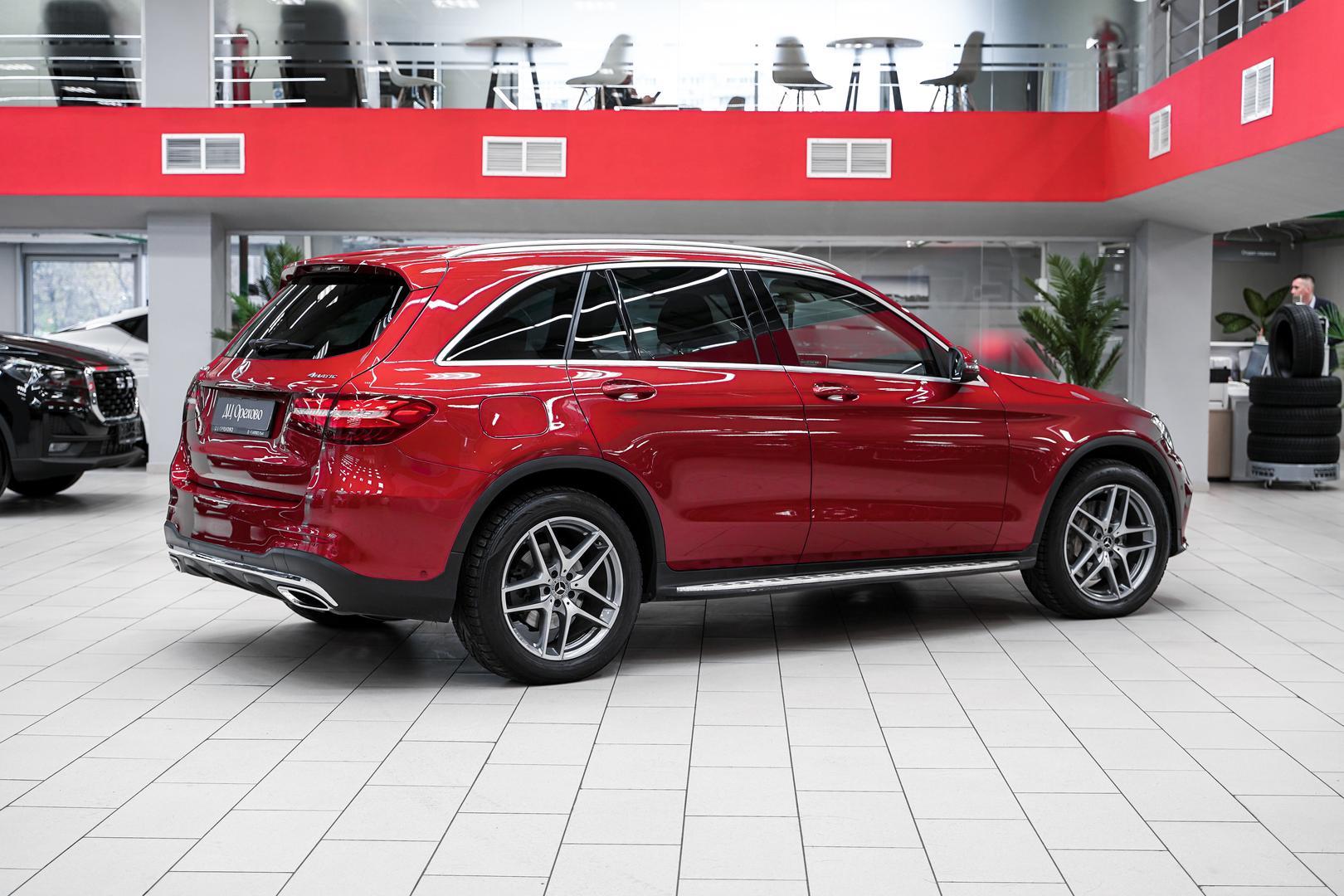 Mercedes-Benz GLC 2017, красный, ДЦ Орехово