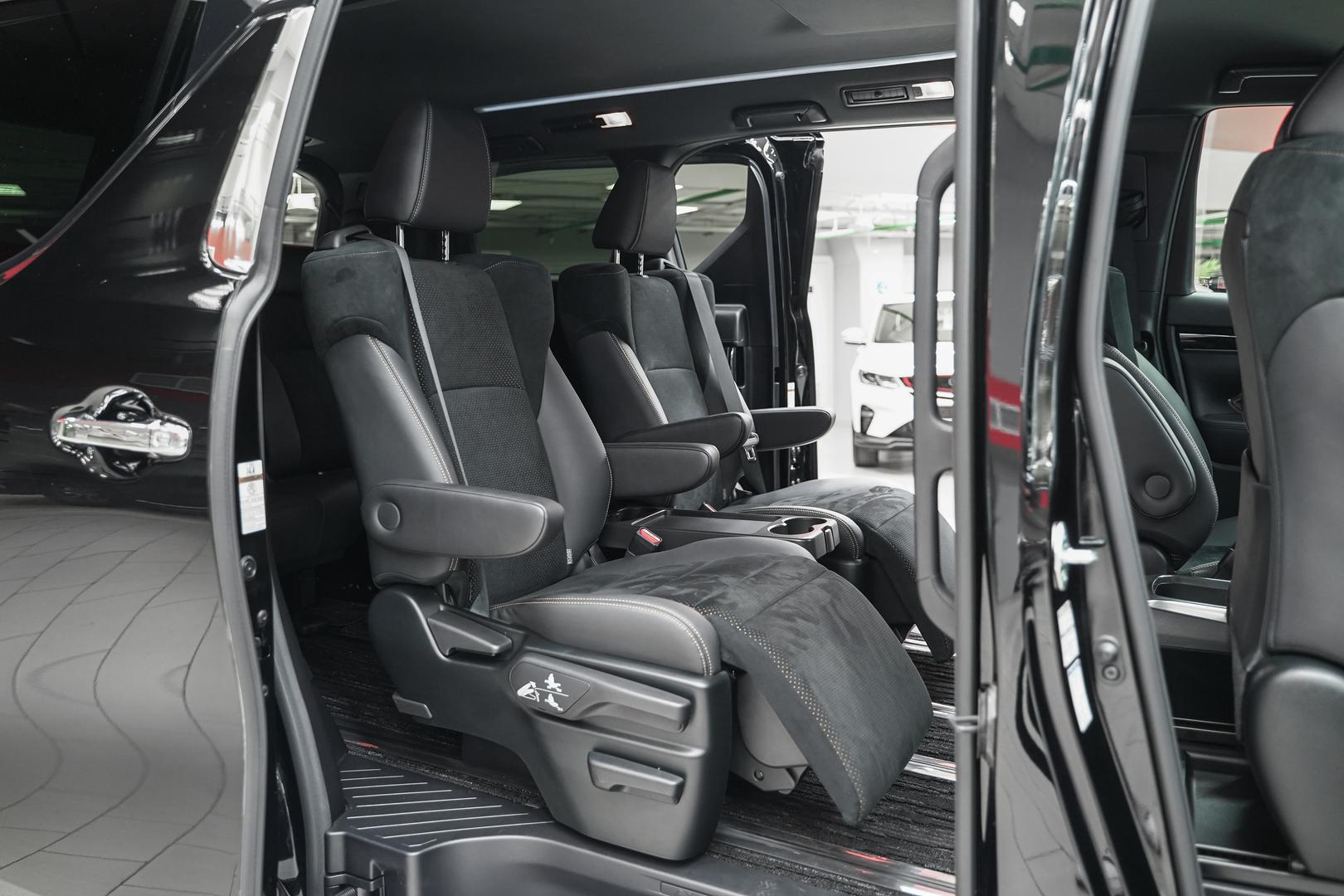 Toyota Alphard 2020, черный, ДЦ Орехово