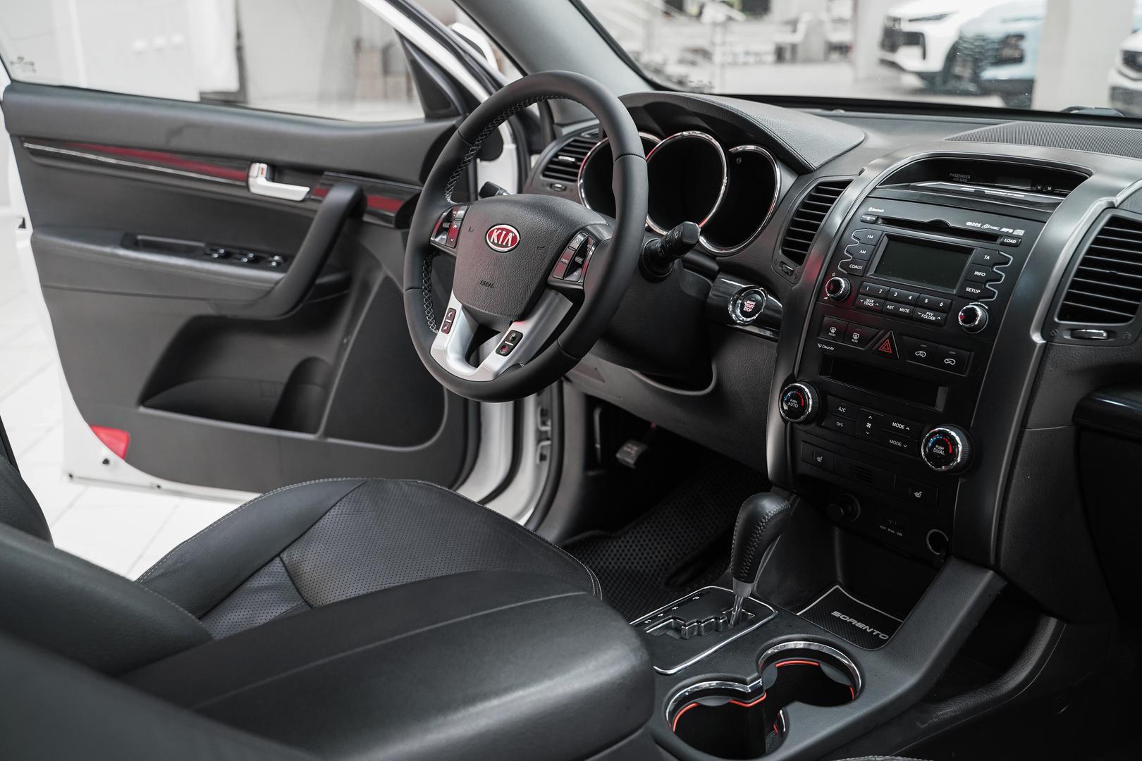 Kia Sorento 2012, белый, ДЦ Орехово