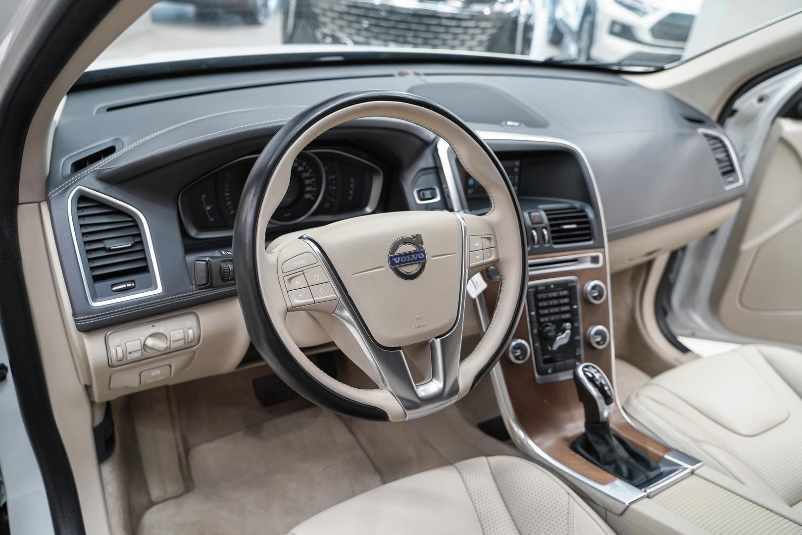 Volvo XC60 2014, белый, ДЦ Орехово