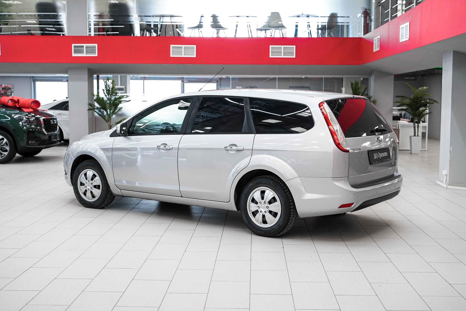 Ford Focus 2011, серебряный, ДЦ Орехово