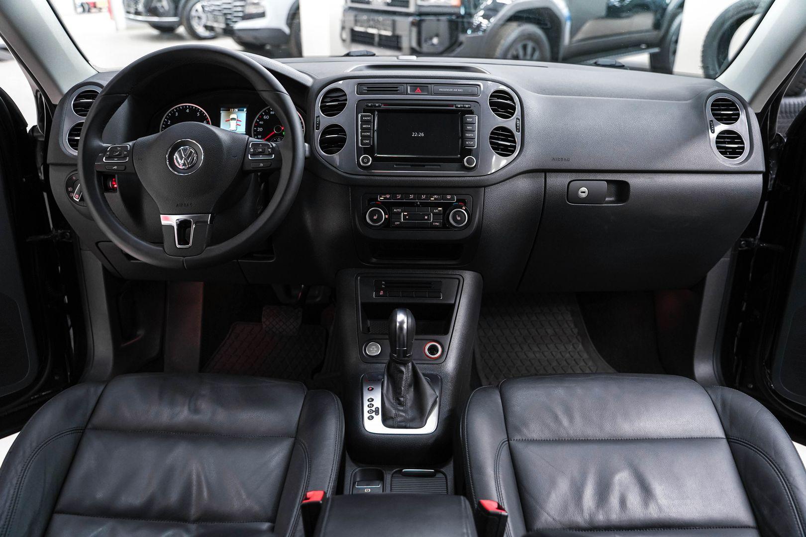 Volkswagen Tiguan 2012, черный, ДЦ Орехово