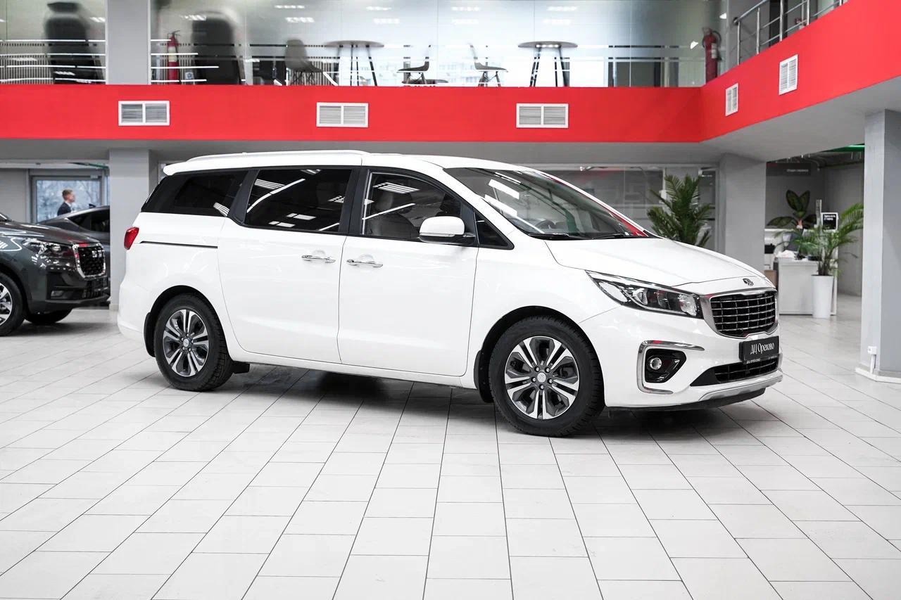 Kia Carnival 2018, белый, ДЦ Орехово