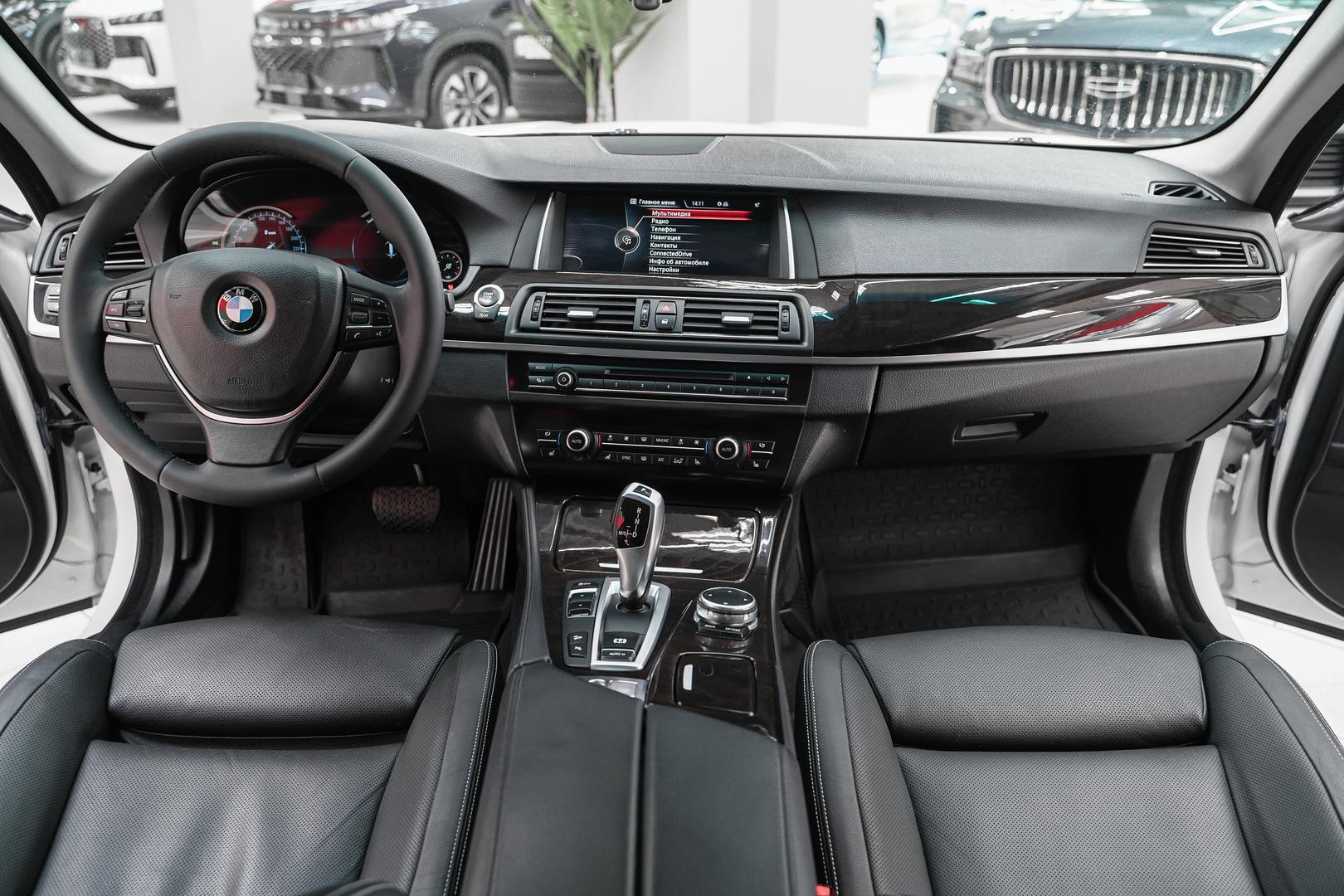 BMW 5 серии 2015, белый, ДЦ Орехово